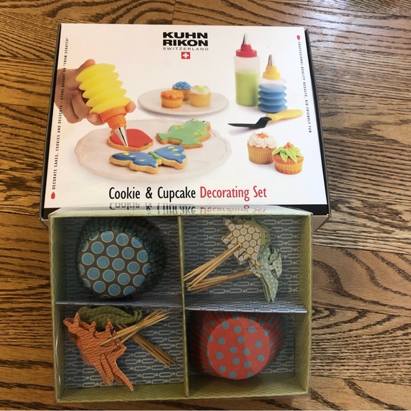 Kuhn Rikon Cookie and Cupcake Decorating Set plus Dinosaur Cupcake Toppers - Picture 6 of 6